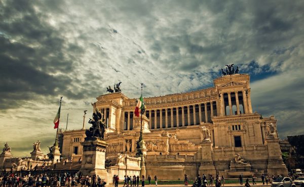 Becas de estudio para realizar estudios en campo espacial en centros de investigación italianos 