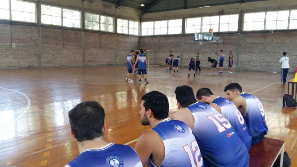 El equipo de básquet sigue como líder
