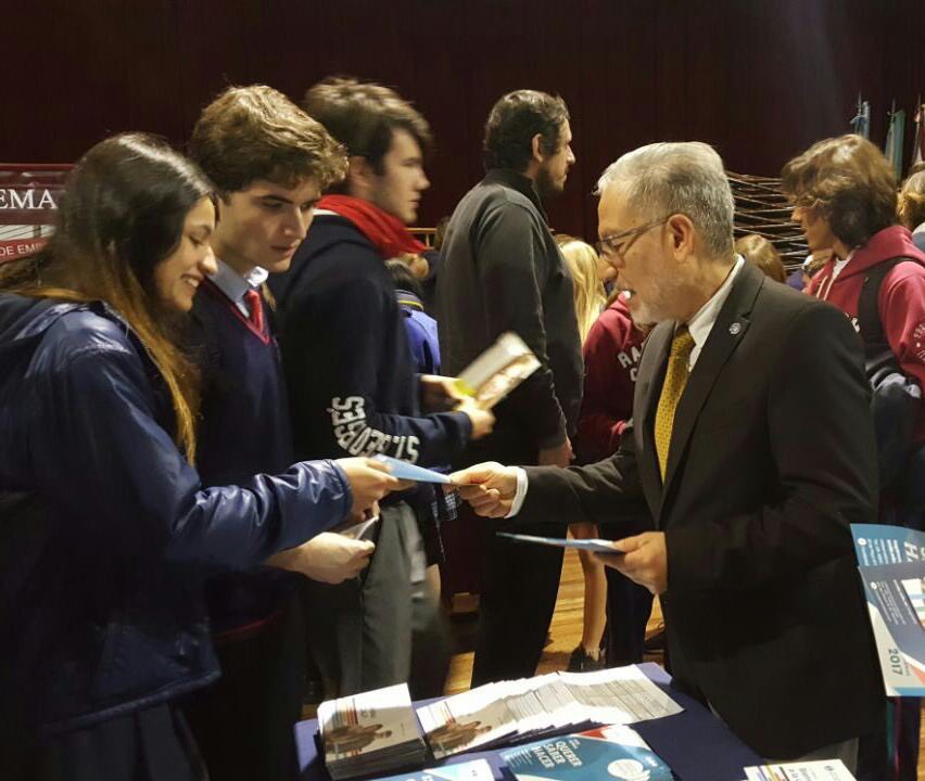 La UCALP Sede Bernal continúa con el programa de visitas a colegios secundarios