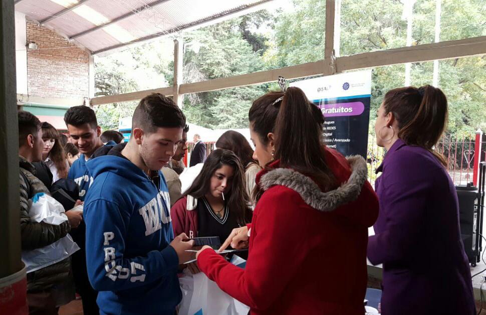 La UCALP Sede Bernal continúa con el programa de visitas a colegios secundarios