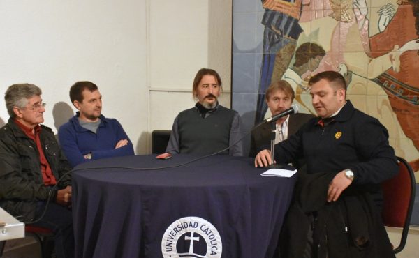 Conferencia sobre el vitral de la Virgen de Czestochowa