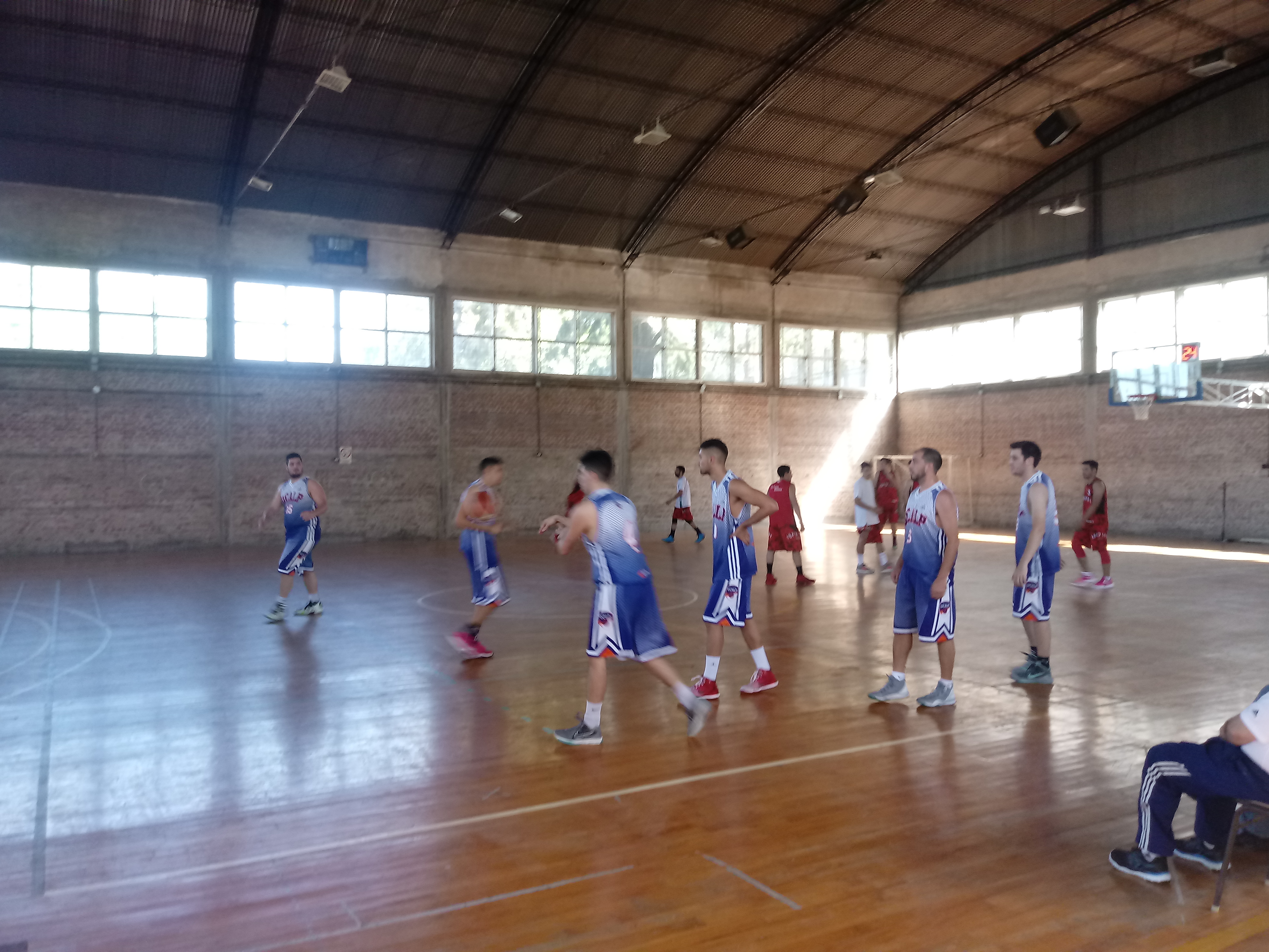 El equipo de básquet se consagró campeón (9)