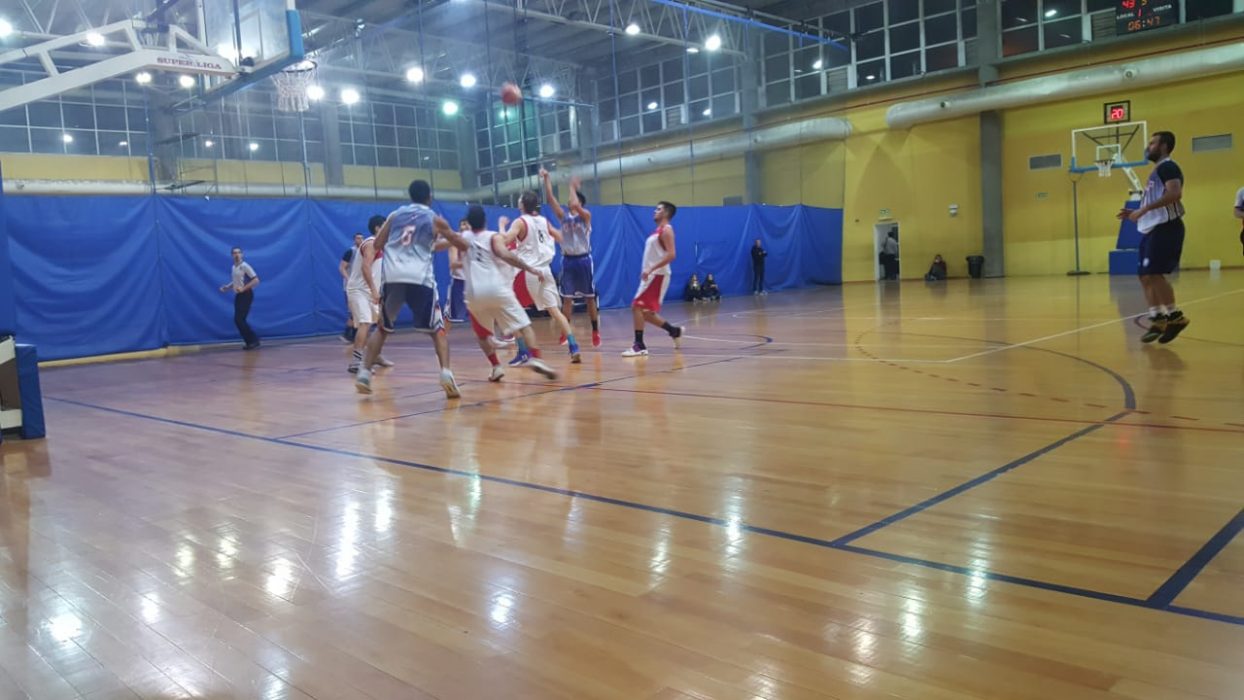 El equipo de básquet dio la nota al vencer al campeón UADE