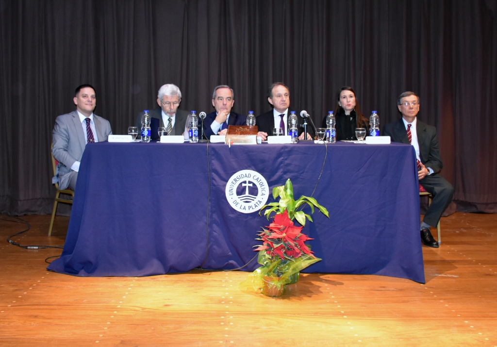 Entrega de diplomas a los graduados de Abogacía 
