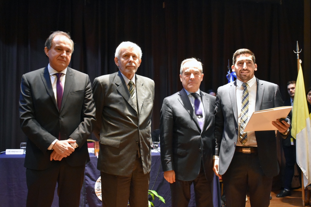 Entrega de diplomas a los graduados de Abogacía 
