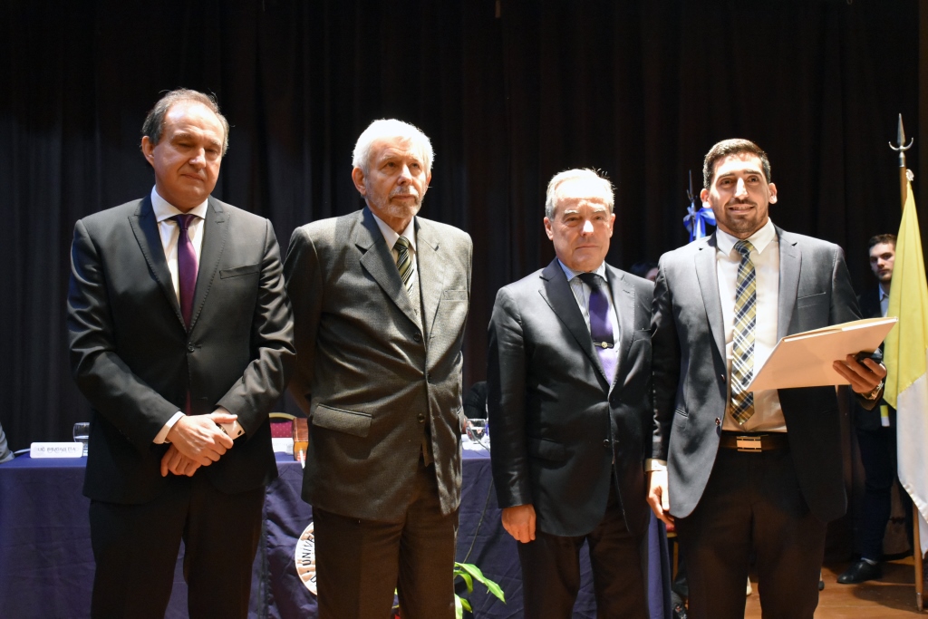 Entrega de diplomas a los graduados de Abogacía 