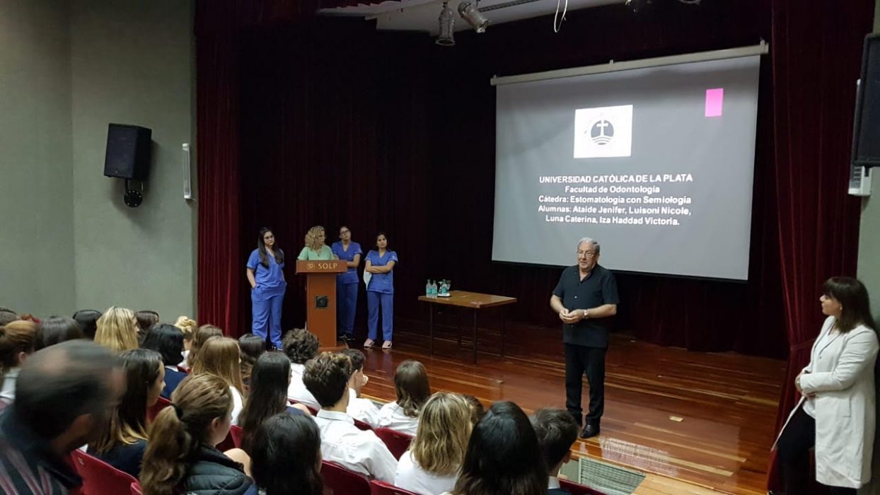 Charla sobre cuidados integrales de la salud en la Facultad de Odontología