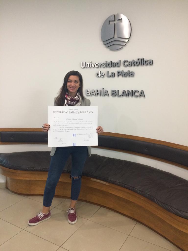 Alumnas retiran su título en la Sede Bahía Blanca