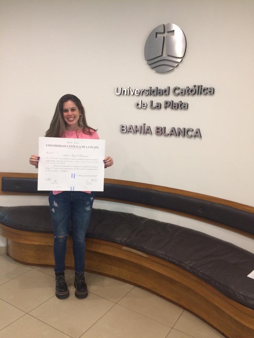 Alumnas retiran su título en la Sede Bahía Blanca