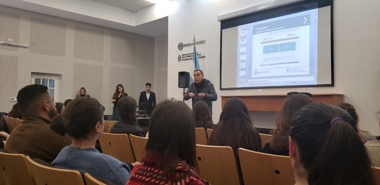Capacitación de la Dirección Nacional de Migraciones para Universidades
