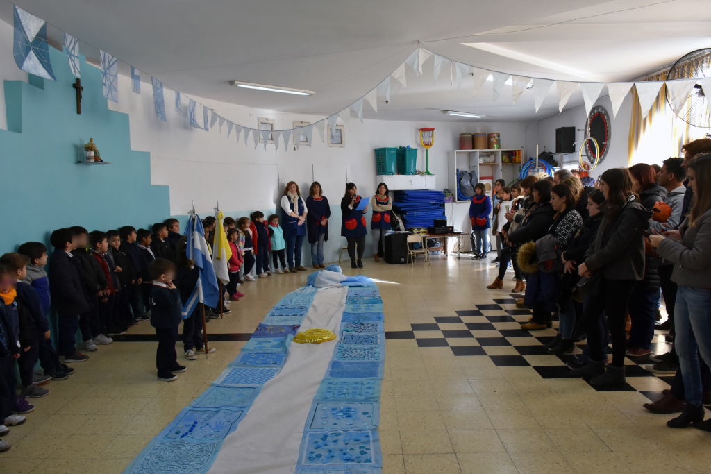Los chicos del Jardín Estrada homenajearon a la Bandera Argentina (3)