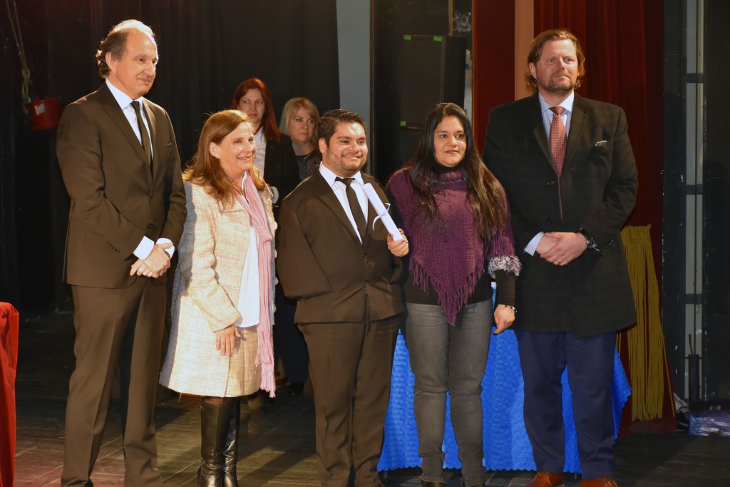 Entrega de diplomas en la Facultad de Derecho y Ciencias Políticas 