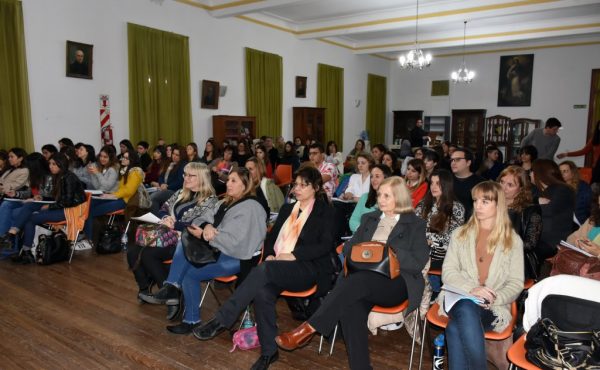 La especialista Graciela Gardiner se presentó en la Facultad de Humanidades