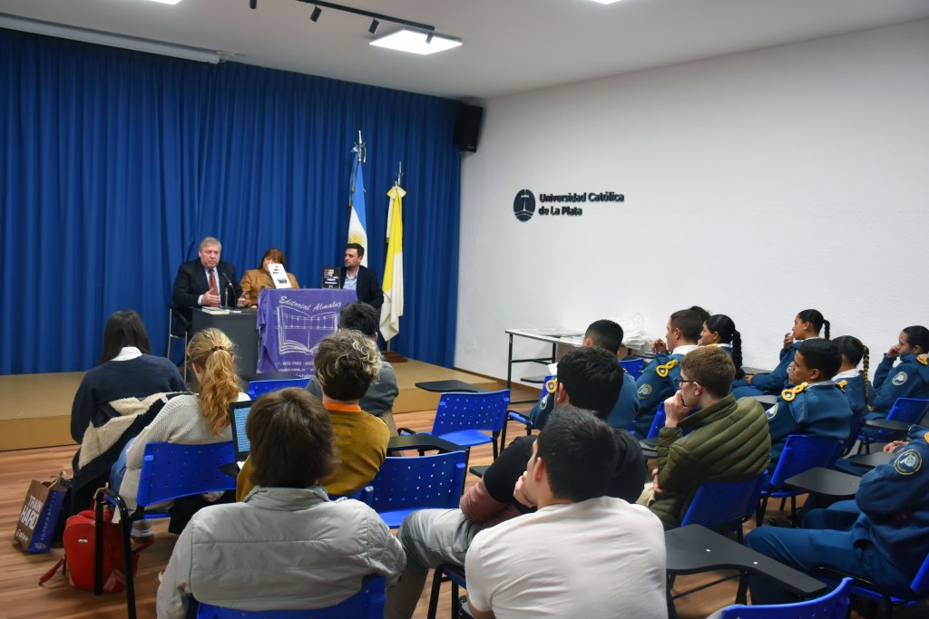 Presentación de libros en la Facultad de Derecho y Cs. Políticas