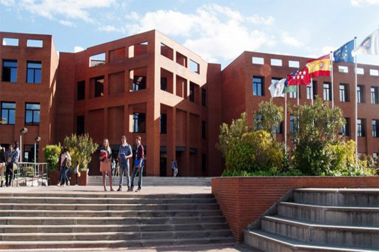 BECAS: El mundo espera por los chicos de la UCALP