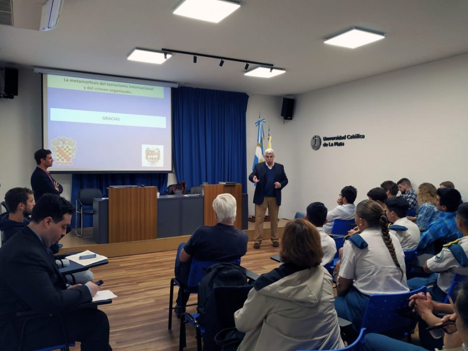 Conversatorio en la Facultad de Derecho y Ciencias Políticas