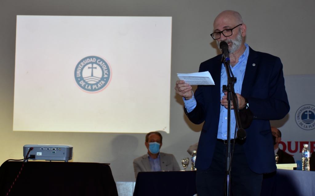 Emotivo homenaje a docentes de la Facultad de Ciencias Económicas y Sociales
