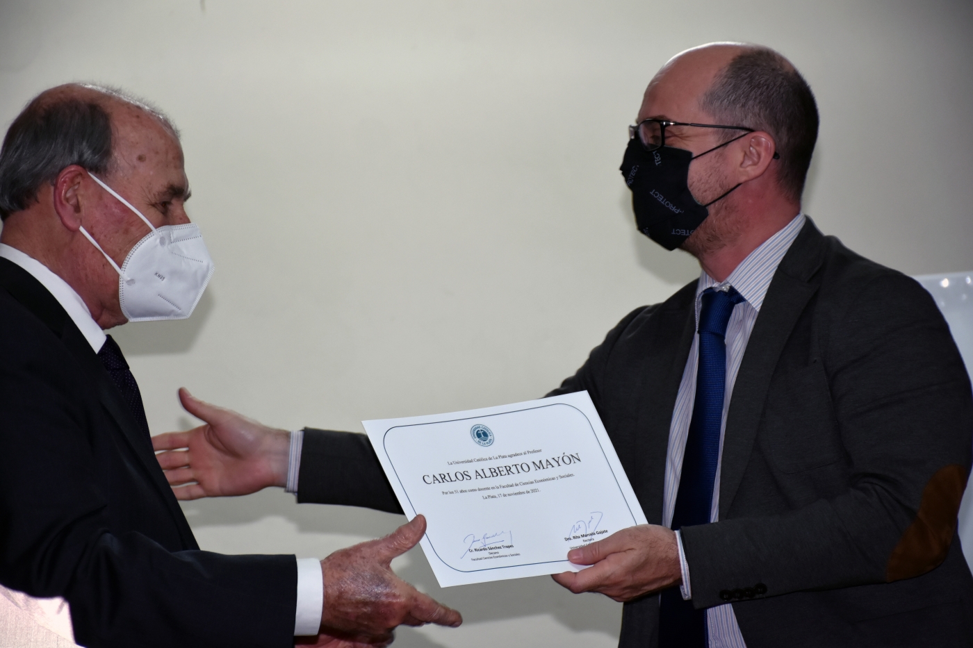 Emotivo homenaje a docentes de la Facultad de Ciencias Económicas y Sociales