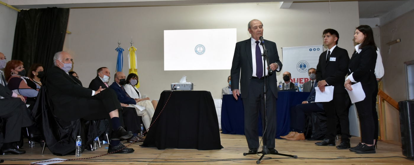 Emotivo homenaje a docentes de la Facultad de Ciencias Económicas y Sociales