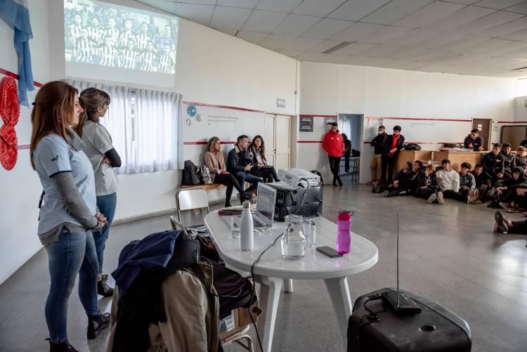 Docentes de la Facultad de Ciencias de la Salud brindaron capacitaciones en el club Estudiantes de La Plata