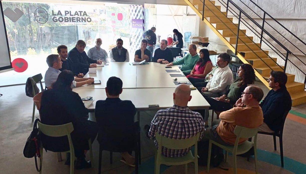 Reunión de vinculación entre la UCALP, instituciones platenses y emprendedores