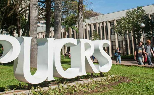 Dos estudiantes de la UCALP becados para cursar portugués en la PUCRS
