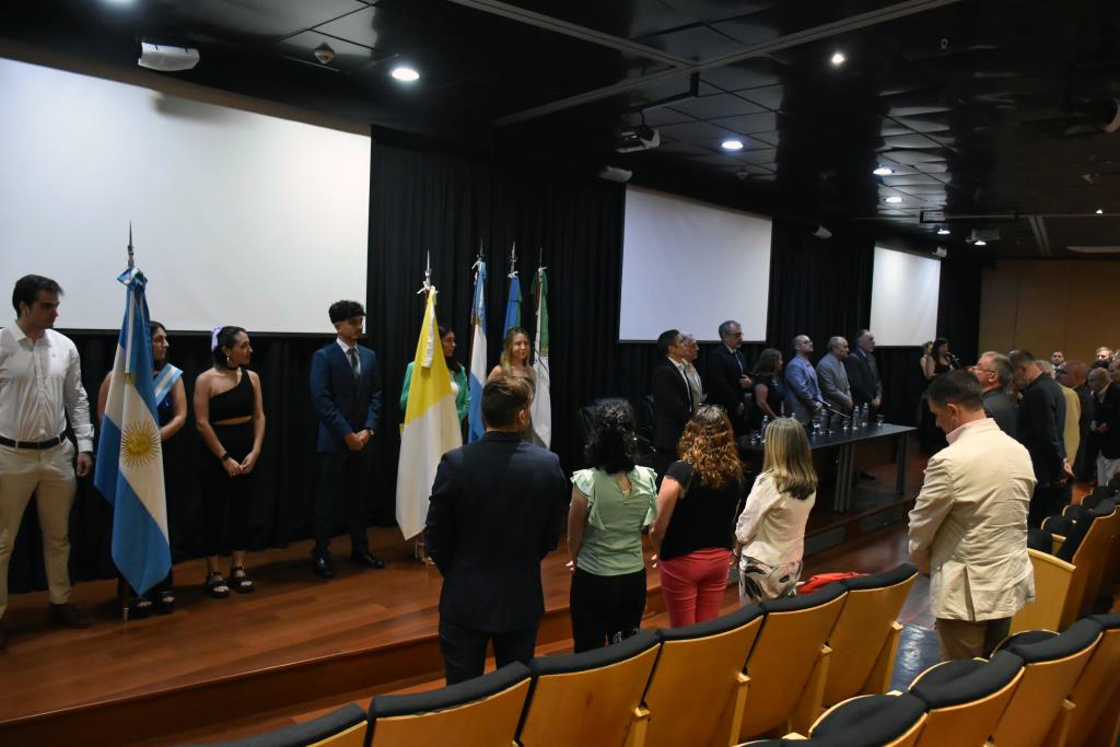 Se realizó el acto de colación de la Facultad de Ciencias Económicas y Sociales