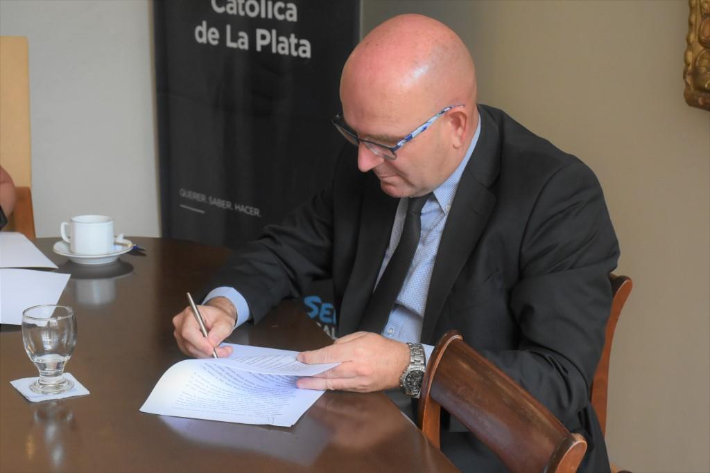 Convenio marco de colaboración entre la Universidad y Equipo de Cuidados Continuos Salud
