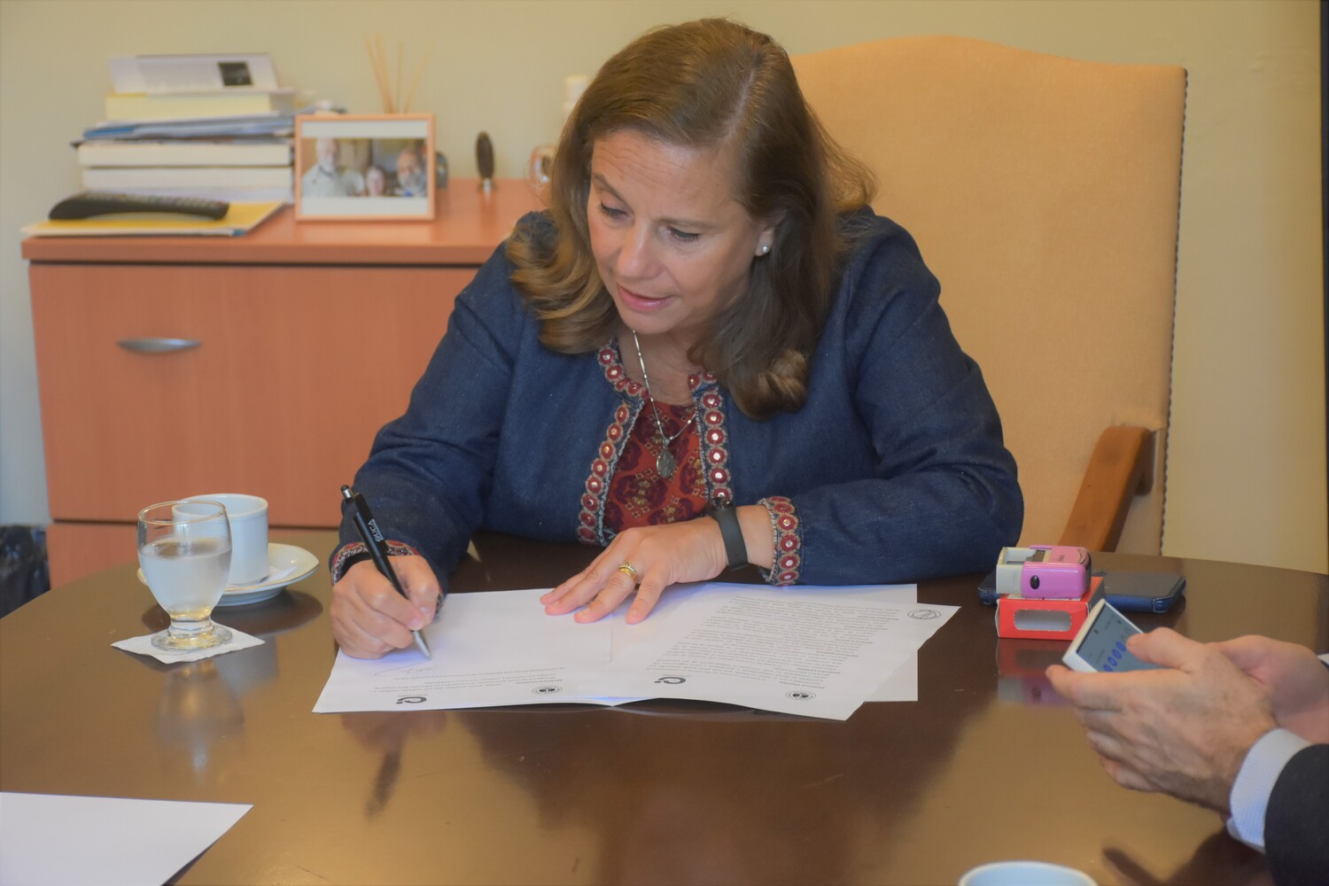 Convenio marco de colaboración entre la Universidad y la Cámara de comercio, industria y servicios de La Plata 09
