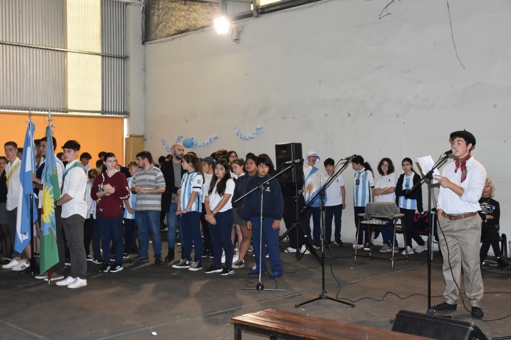 Acto por la conmemoración de la Revolución de Mayo en el Colegio Secundario José Manuel Estrada