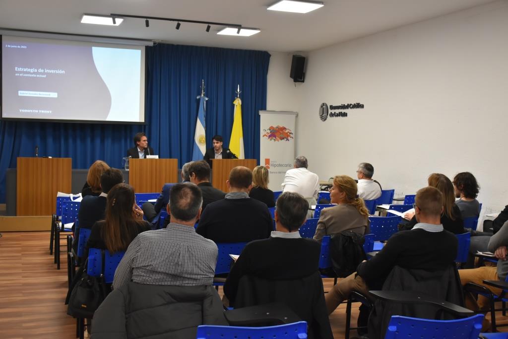 Se realizó la conferencia: “Situación económica del país, alternativas de inversión”