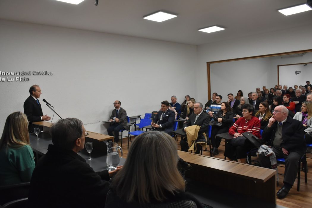 La Facultad de Derecho y Ciencias Políticas realizó un homenaje a los docentes con más de 25 años de trayectoria