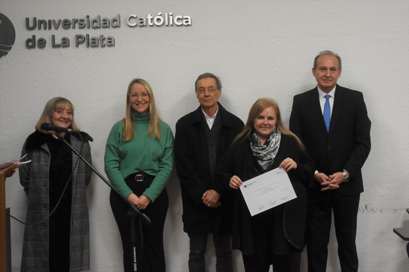 La Facultad de Derecho y Ciencias Políticas realizó un homenaje a los docentes con más de 25 años