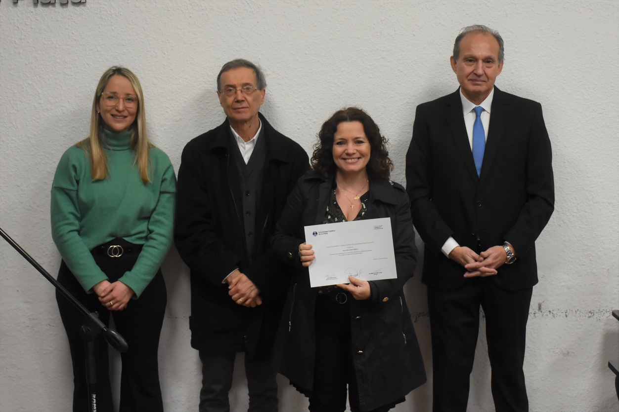 La Facultad de Derecho y Ciencias Políticas realizó un homenaje a los docentes con más de 25 años