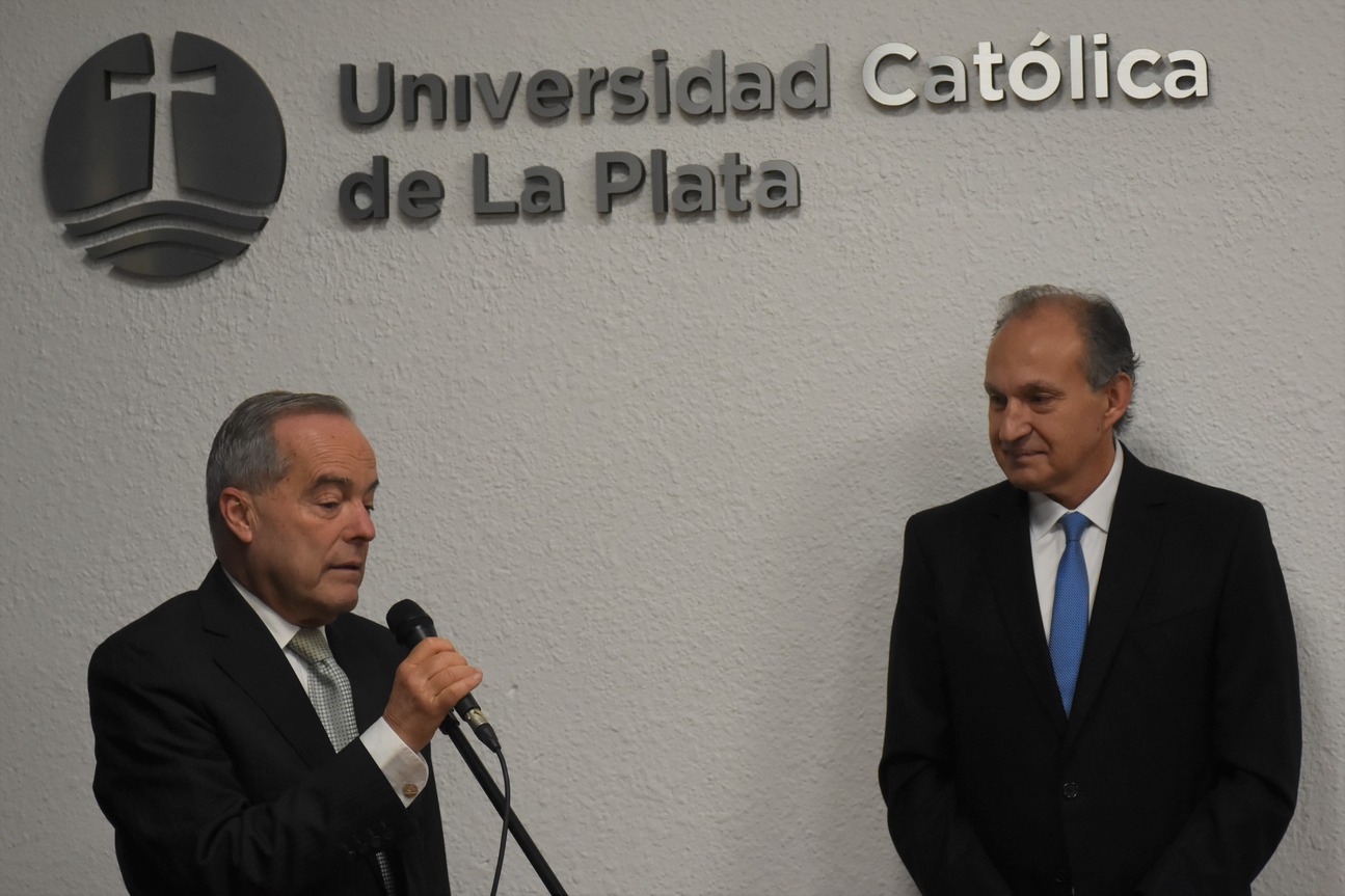 La Facultad de Derecho y Ciencias Políticas realizó un homenaje a los docentes con más de 25 años