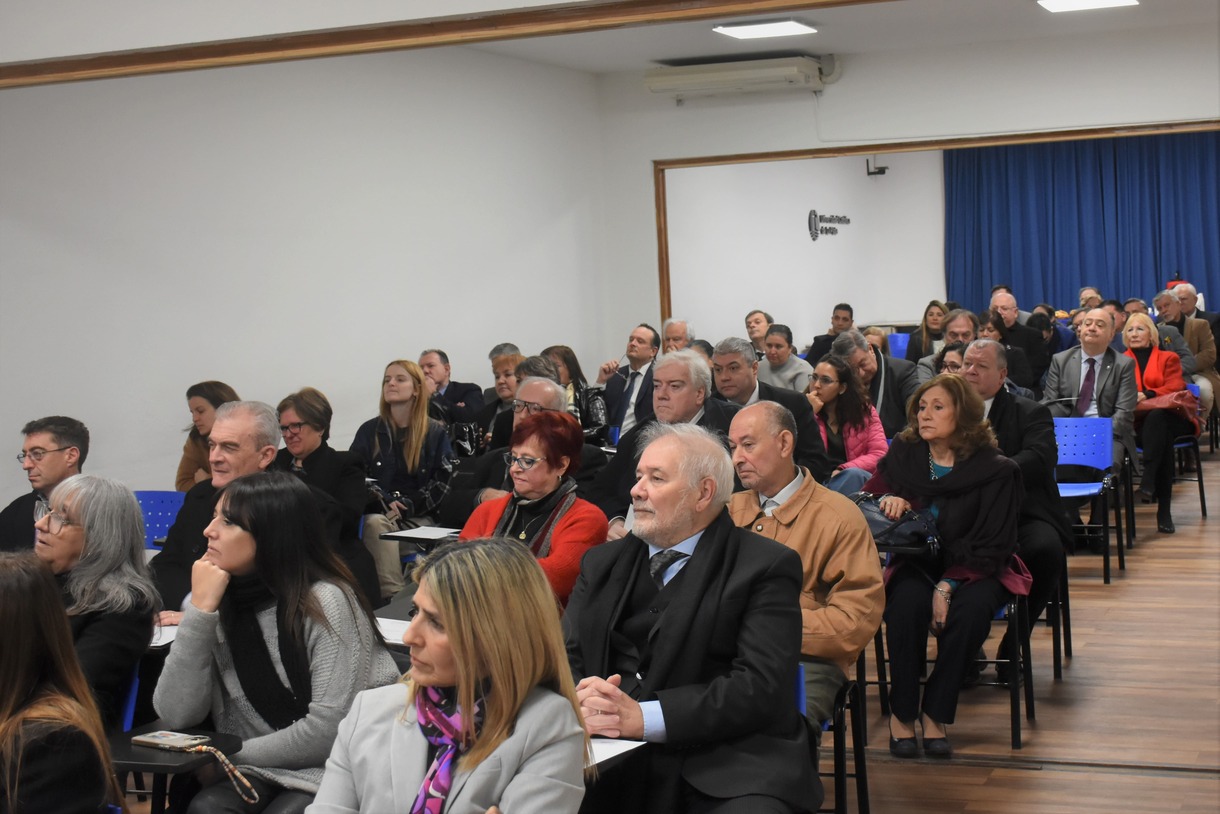 La Facultad de Derecho y Ciencias Políticas realizó un homenaje a los docentes con más de 25 años
