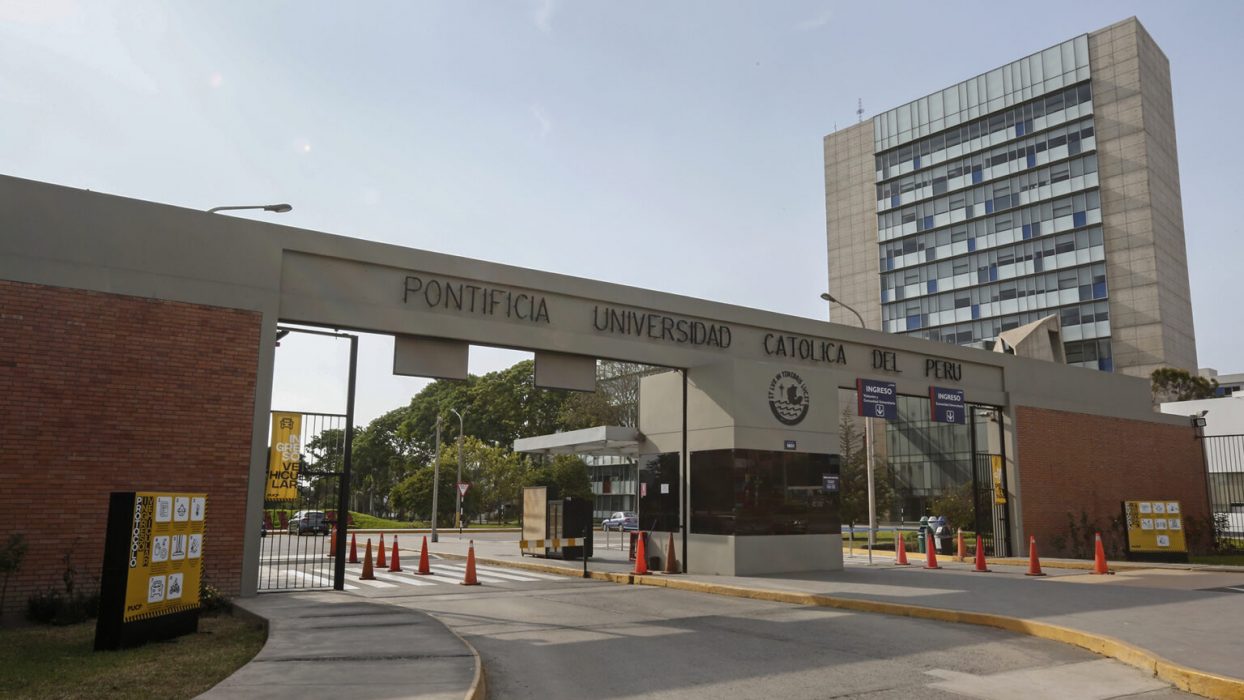 Convenio entre la UCALP y la Pontificia Universidad Católica del Perú