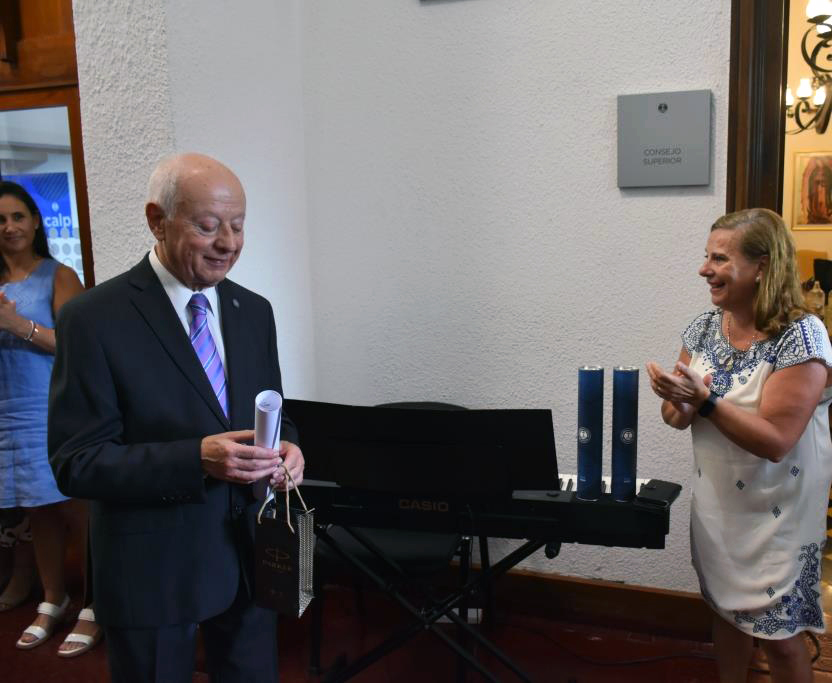 Brindis de fin de año y reconocimiento a ex decanos