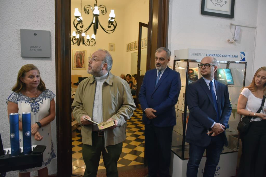 Brindis de fin de año y reconocimiento a ex decanos