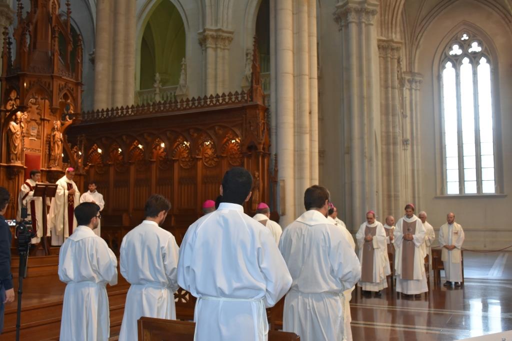 Junto a Monseñor Mestre celebramos la misa por el 60 aniversario de la UCALP