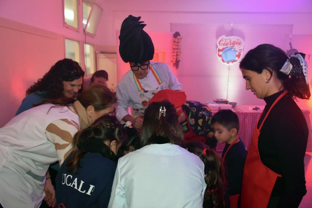 Colegio Estrada teatro y cocina para una alimentación saludable