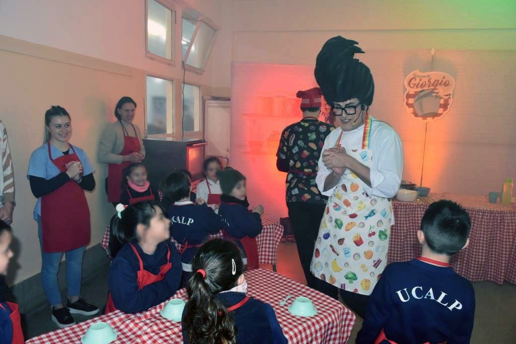 Colegio Estrada teatro y cocina para una alimentación saludable