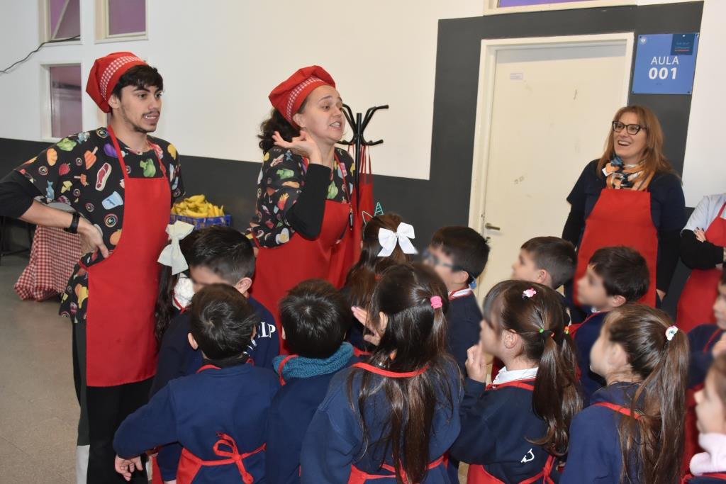 Colegio Estrada teatro y cocina para una alimentación saludable