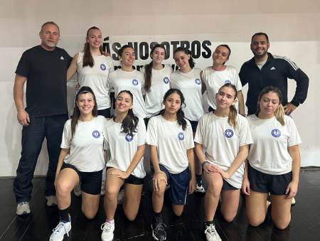 El equipo femenino de básquet del Estrada avanza en los torneos bonaerenses