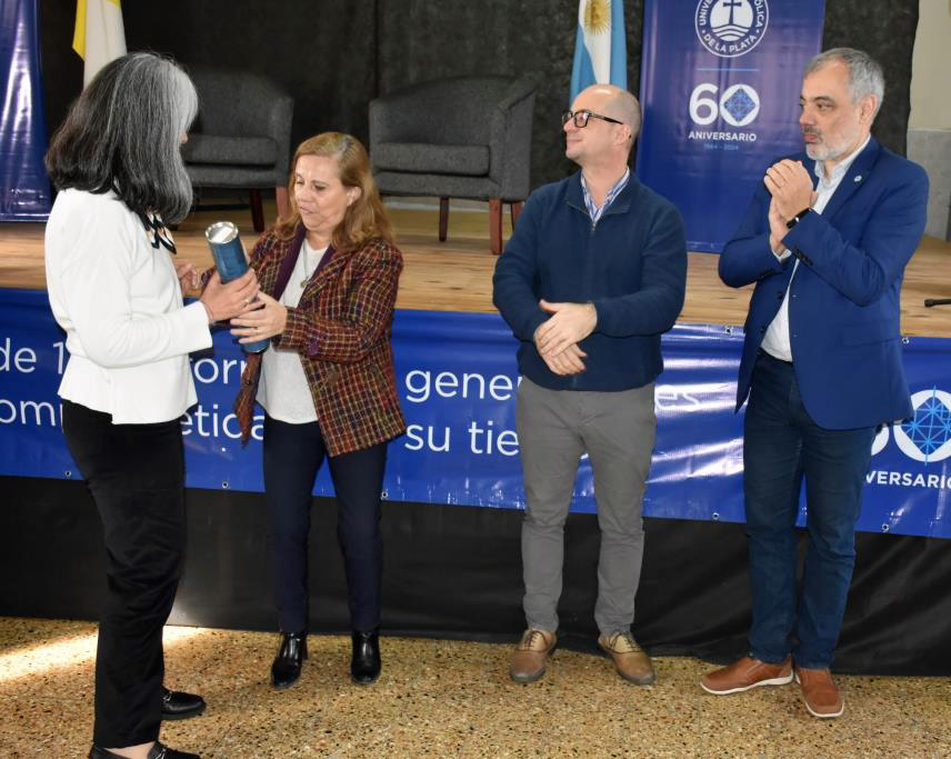 Emotivo acto de distinción a docentes y no docentes con más de 35 años de trayectoria en la UCALP