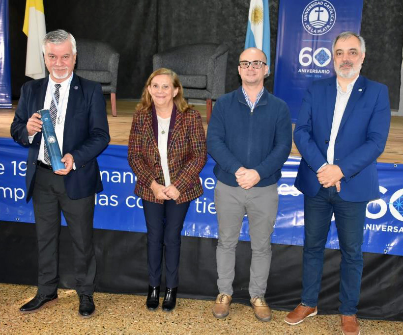 Emotivo acto de distinción a docentes y no docentes con más de 35 años de trayectoria en la UCALP
