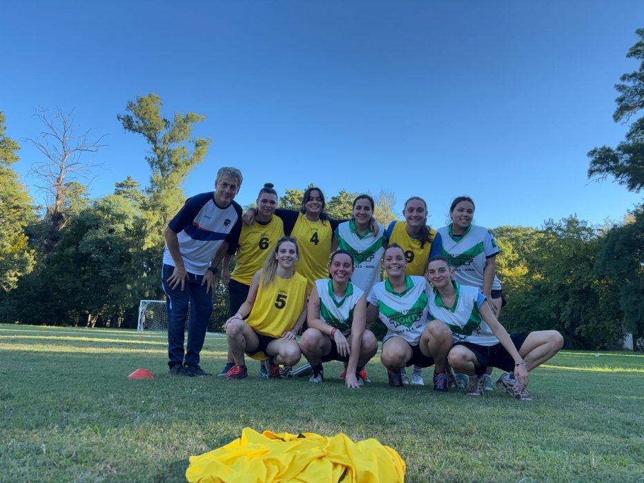 Salen a la cancha el fútbol femenino y el vóley masculino