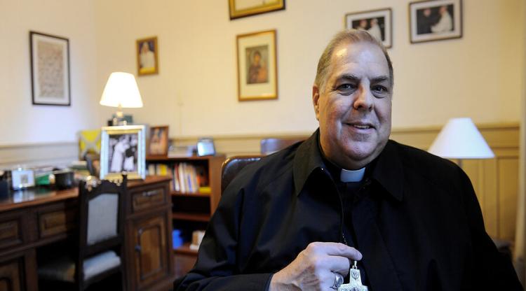 Monseñor Bochatey y un abrazo de oración al Papa