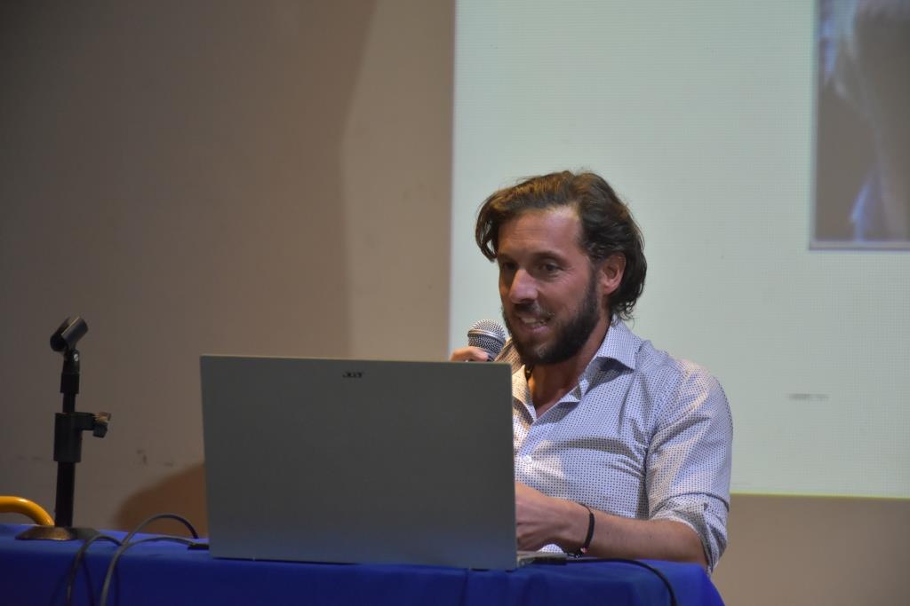 Declaran de Interés Legislativo al libro “Adictos en pañales”, de la Editorial UCALP