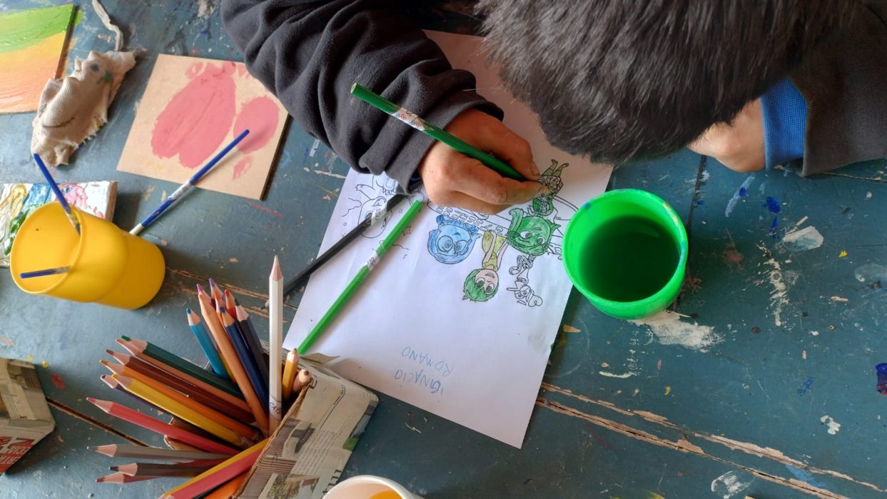 Colecta de juguetes, útiles y libros para los niños del Santa Clara
